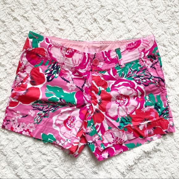 Lilly Pulitzer Pants - LP Callahan Shorts in A Thing Called Love